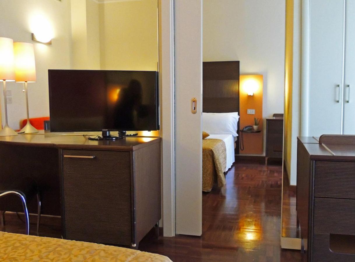 Hotel Hamiltown Cattolica Exteriör bild