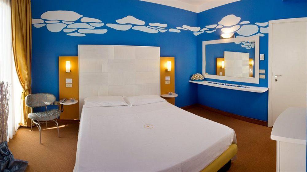 Hotel Hamiltown Cattolica Exteriör bild