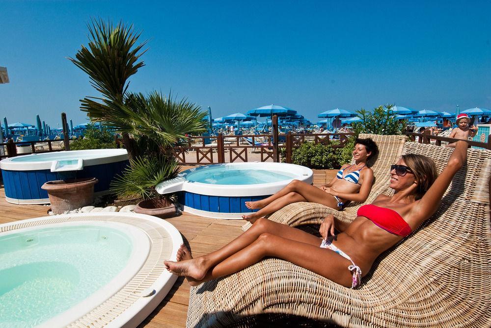 Hotel Hamiltown Cattolica Exteriör bild